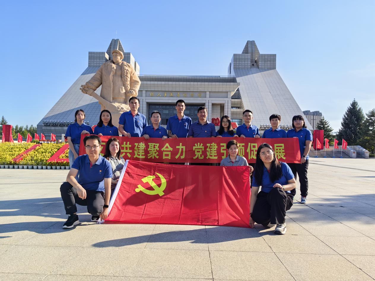 動物用生物制品國家工程研究中心、哈獸研禽免疫抑制病創(chuàng)新團(tuán)隊、福建圣農(nóng)集團(tuán)圣澤生物及福建圣農(nóng)集團(tuán)技術(shù)中心黨支部共建活動